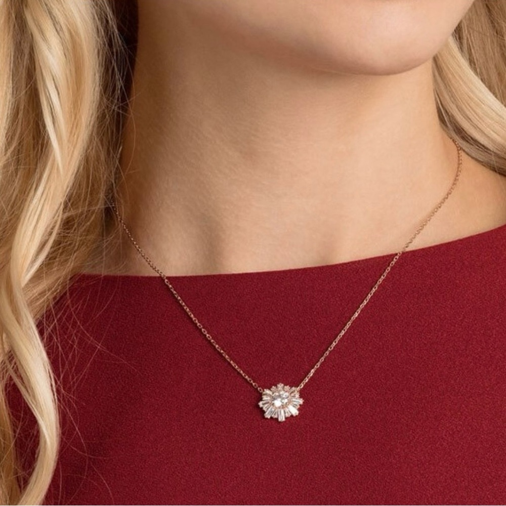 Swarovski Crystal Rose Gold Sunshine Idyllia Flower Pendant Necklace 5451376 - Picture 12 of 12